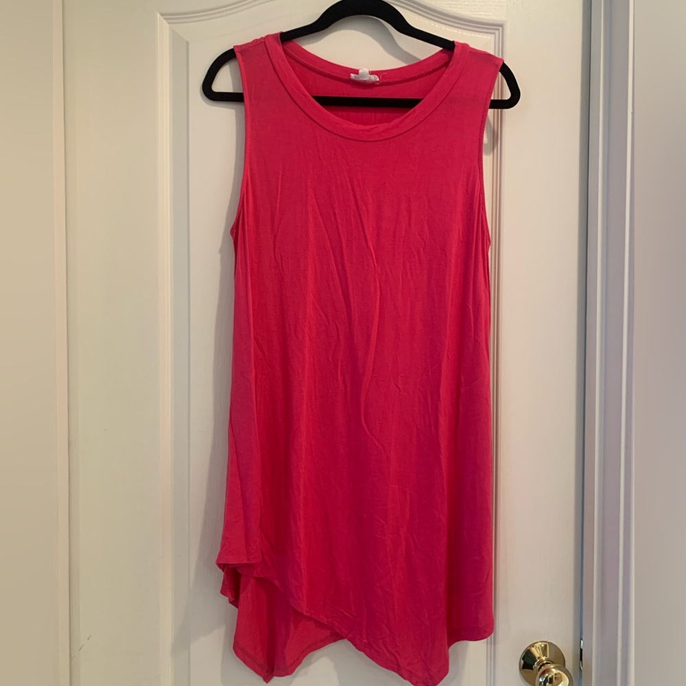 Long sleeveless t-shirt with asymmetrical hem